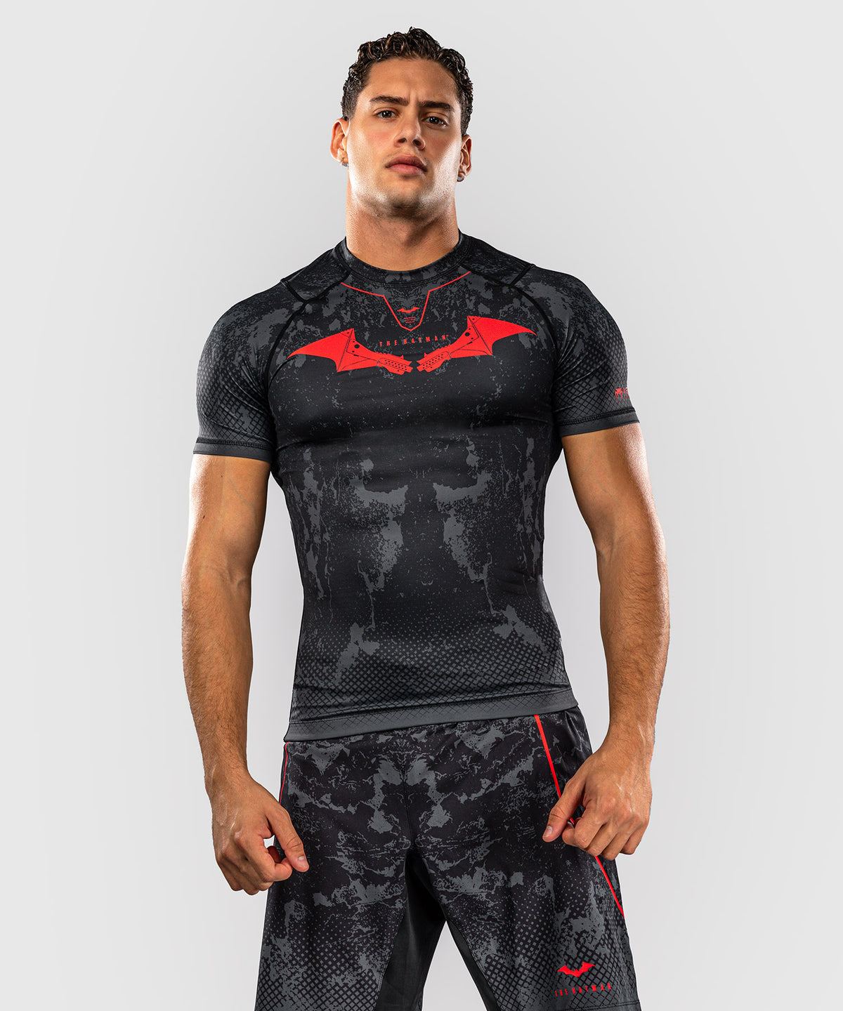 Venum x Batman Kurzarm-Rashguard - Schwarz/Grau/Rot
