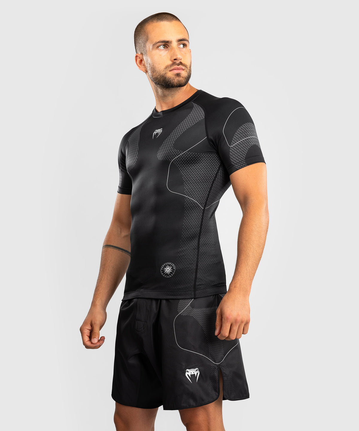 Venum Nexus Rashguard Manga Corta – Negro/Plata