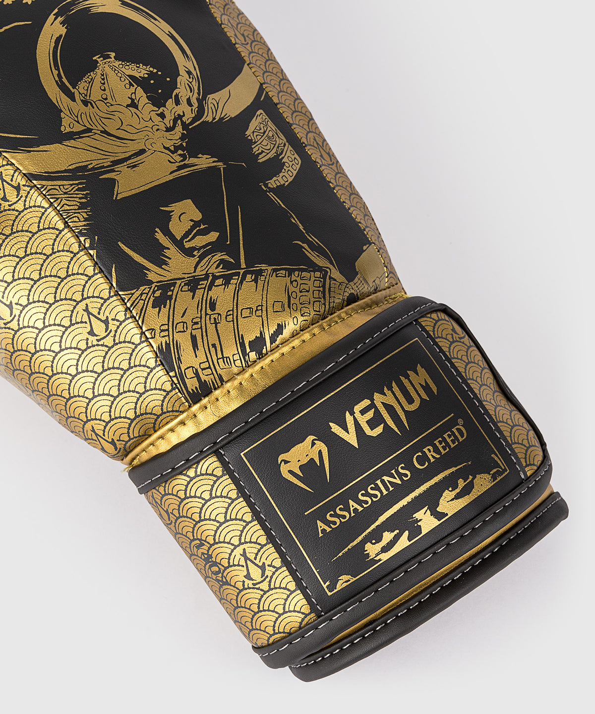 Venum x Assassin's Creed Shadows Boxing Gloves - Black/Gold