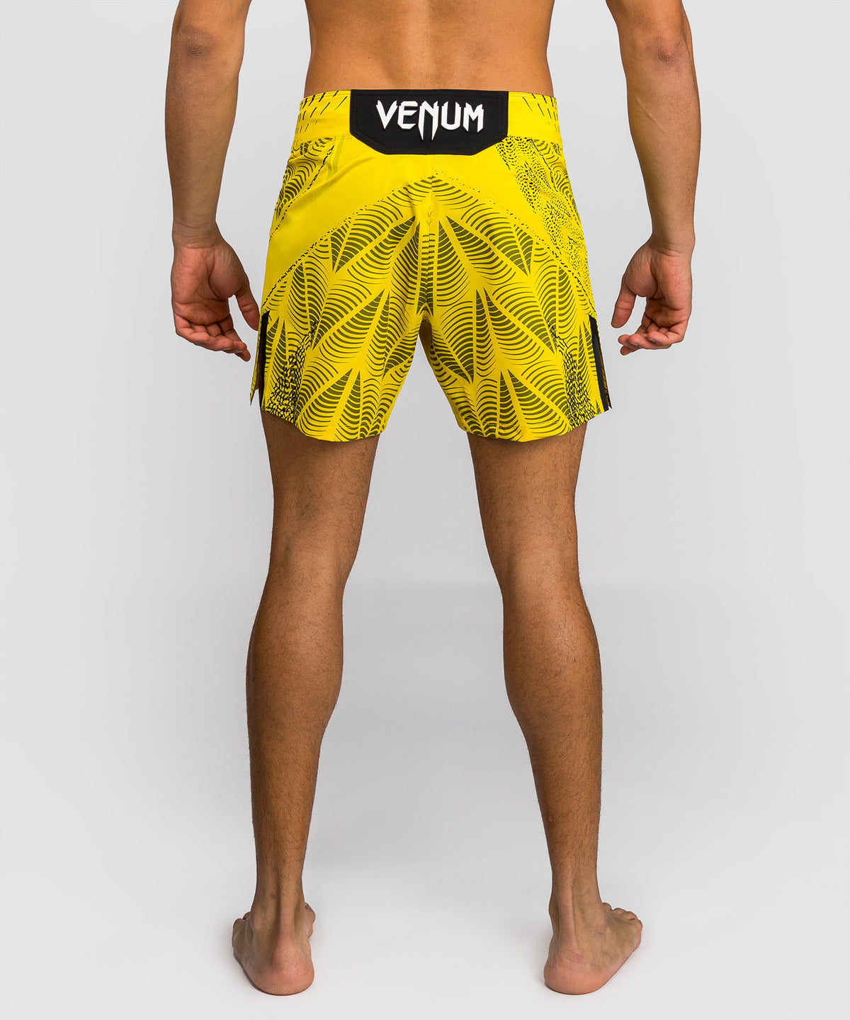 UFC Zenith by Venum Authentic Fight Night Short de pelea ajuste corto Hombre - Amarillo