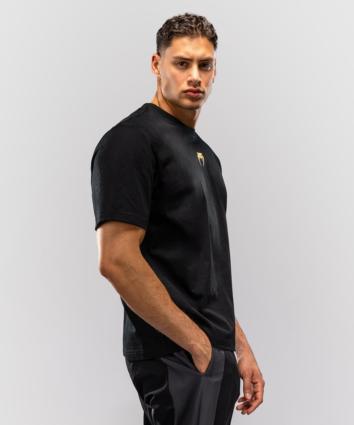 Venum Essential Camiseta de algodón - Negro/Dorado