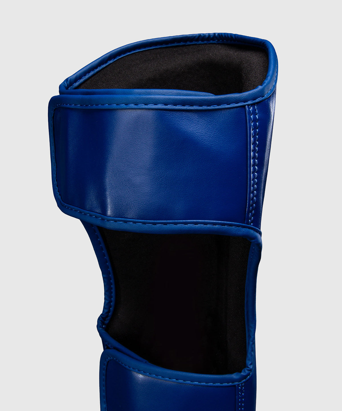 Protège-tibias Ringhorns Charger by Venum – Bleu Marine/Rouge
