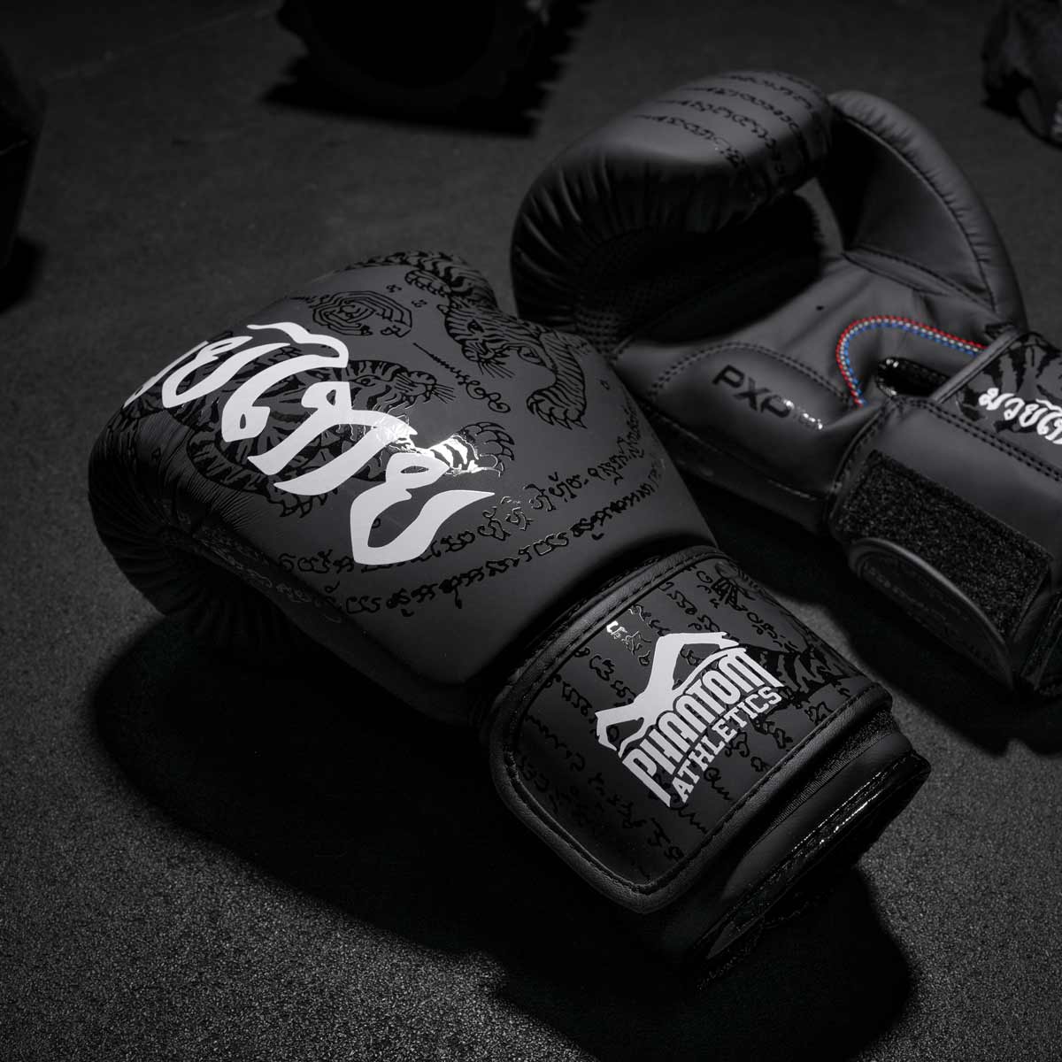 Phantom Athletics Muay Thai Boxhandschuhe - Schwarz