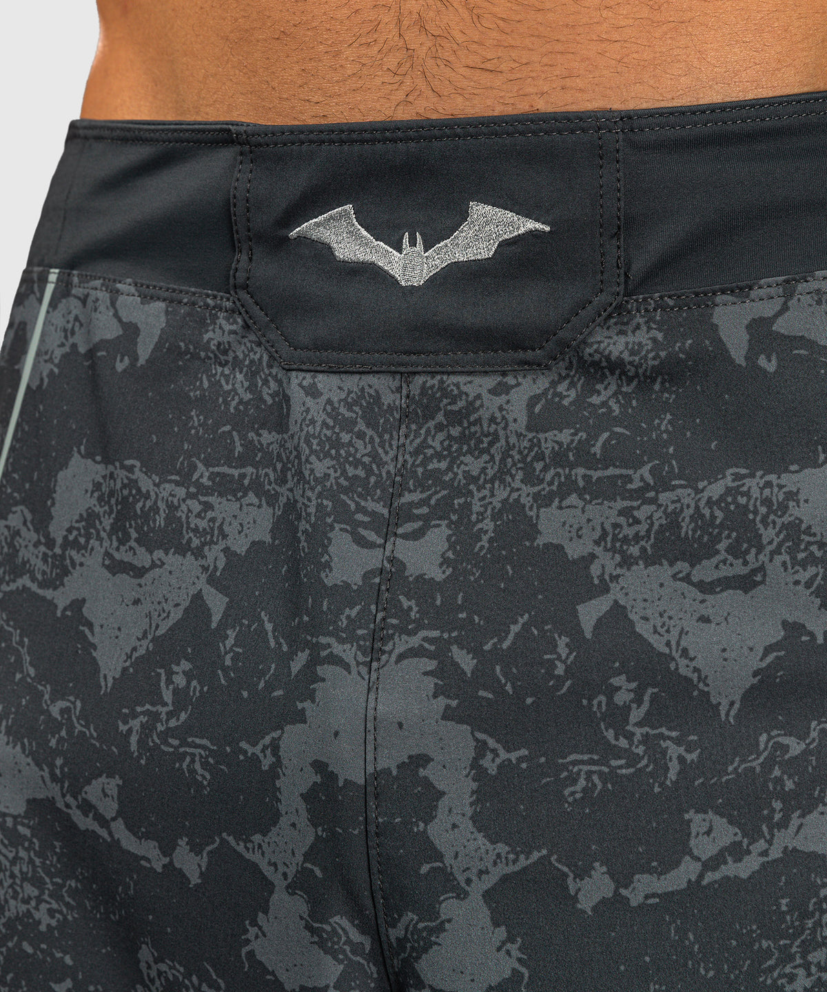 Venum x Batman Fightshort - Grigio