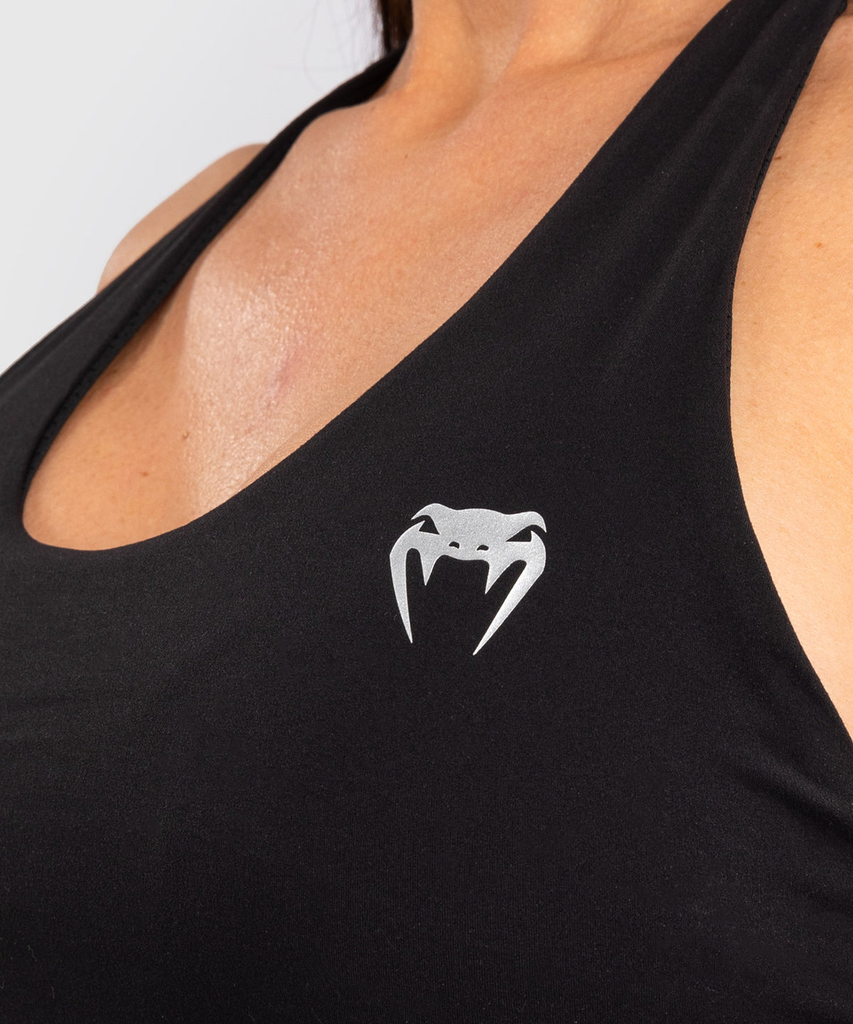 Venum Elevate Sujetador deportivo largo para mujer - Negro