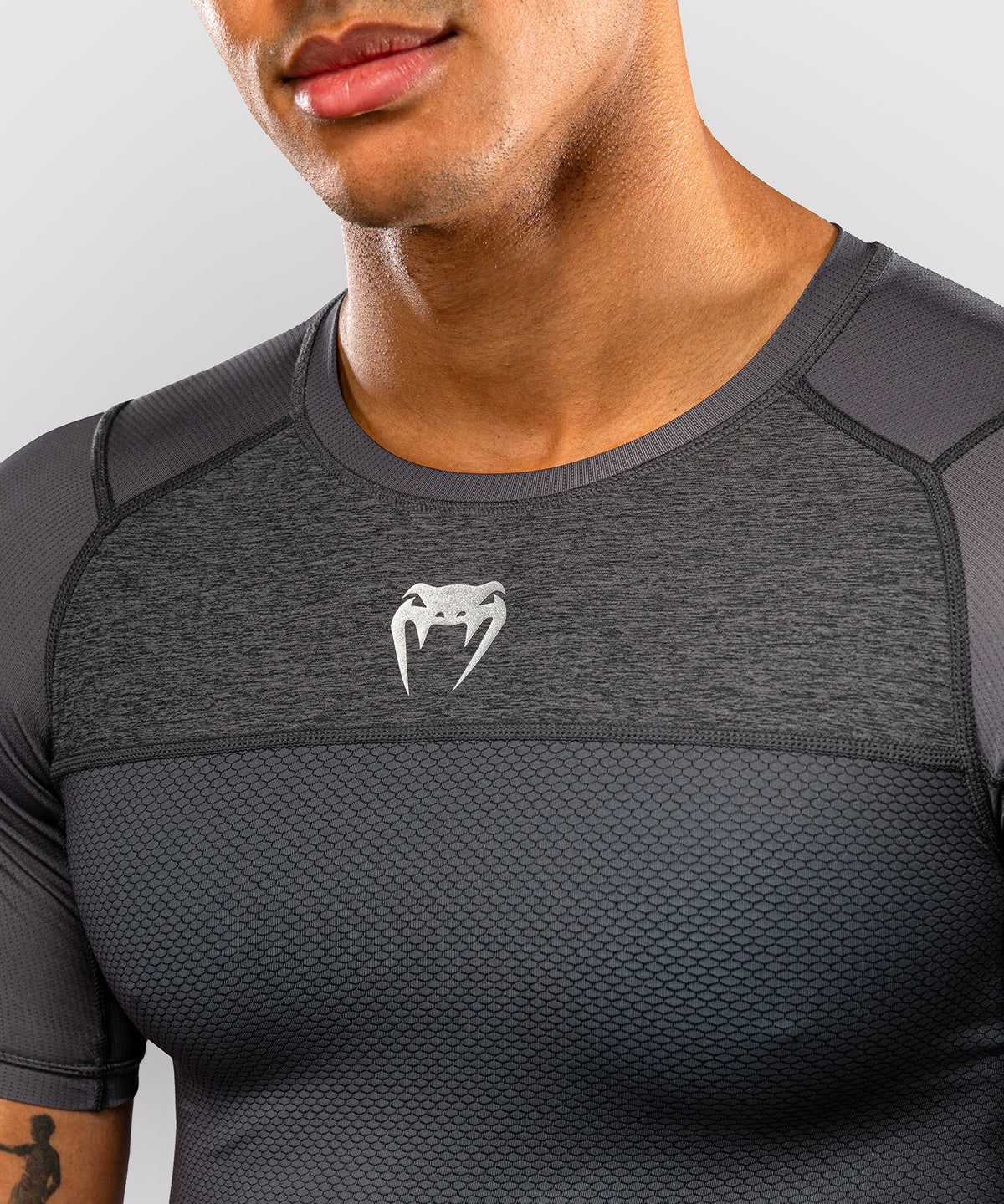 Venum G-Fit Scale Kurzarm-Rashguard - Grau