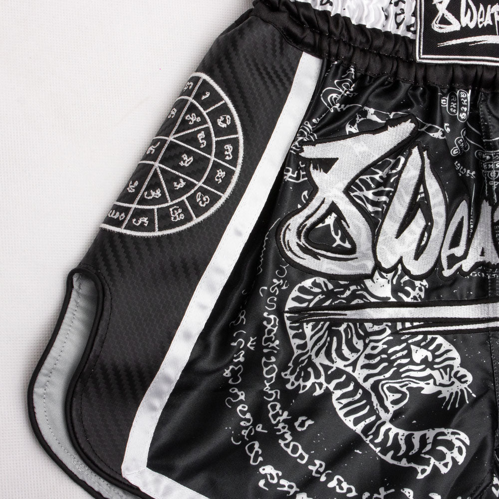Short de Muay Thai Carbon - Sak Yant Tigers - Noir