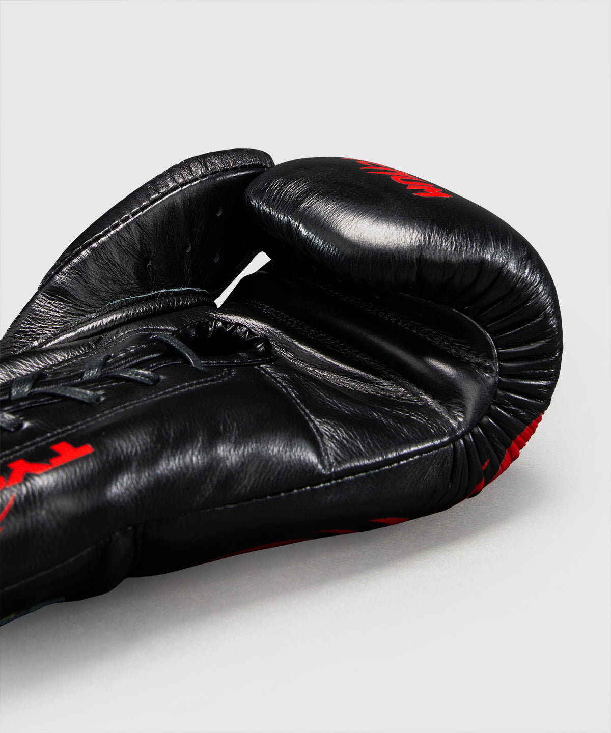 Gants de boxe Venum Giant 2.0 Mike Tyson Pro avec Lacets – Noir/Rouge - Sac inclus