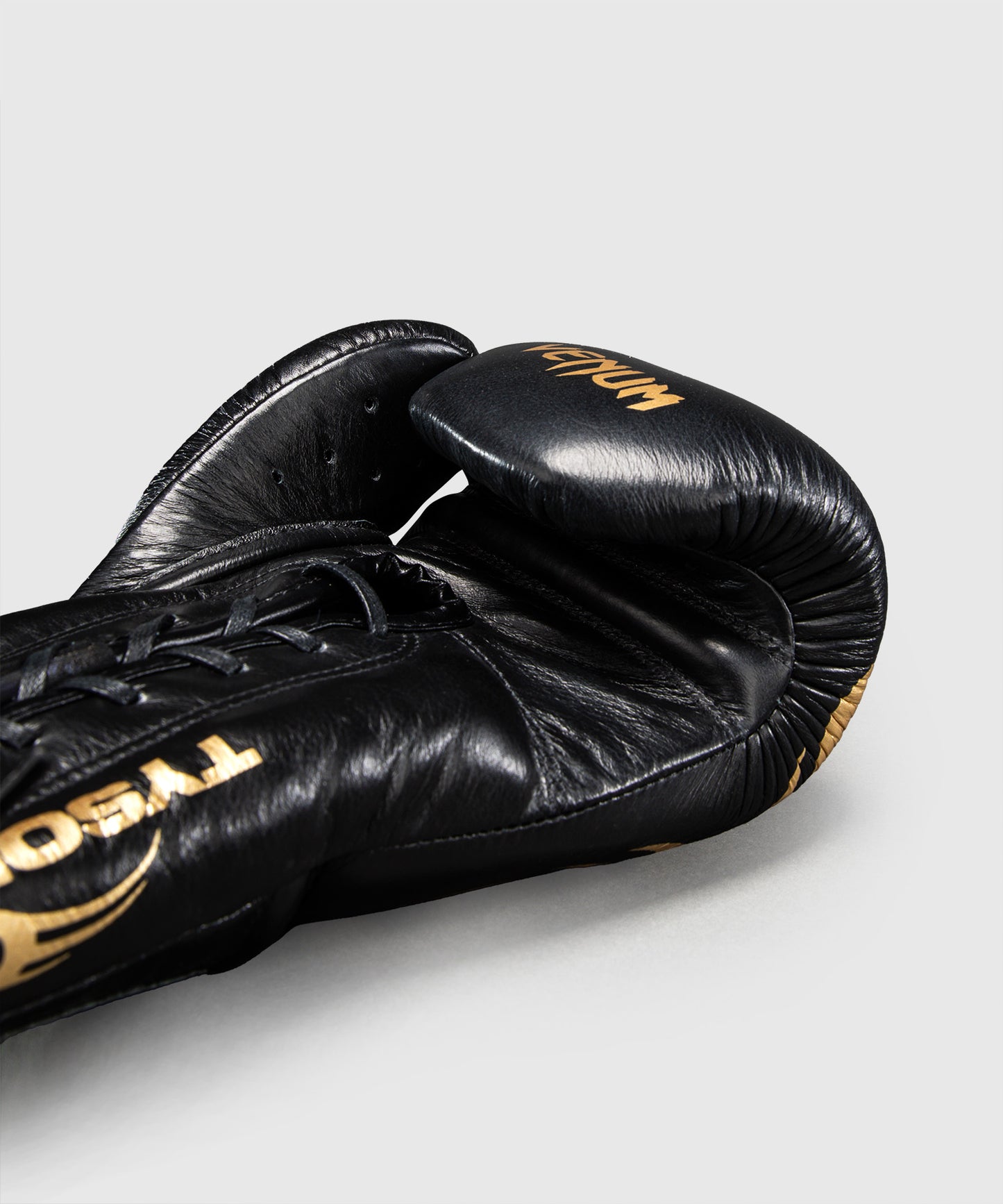 Venum Giant 2.0 Mike Tyson Pro Guantoni da boxe con lacci – Nero/Oro - Borsa inclusa