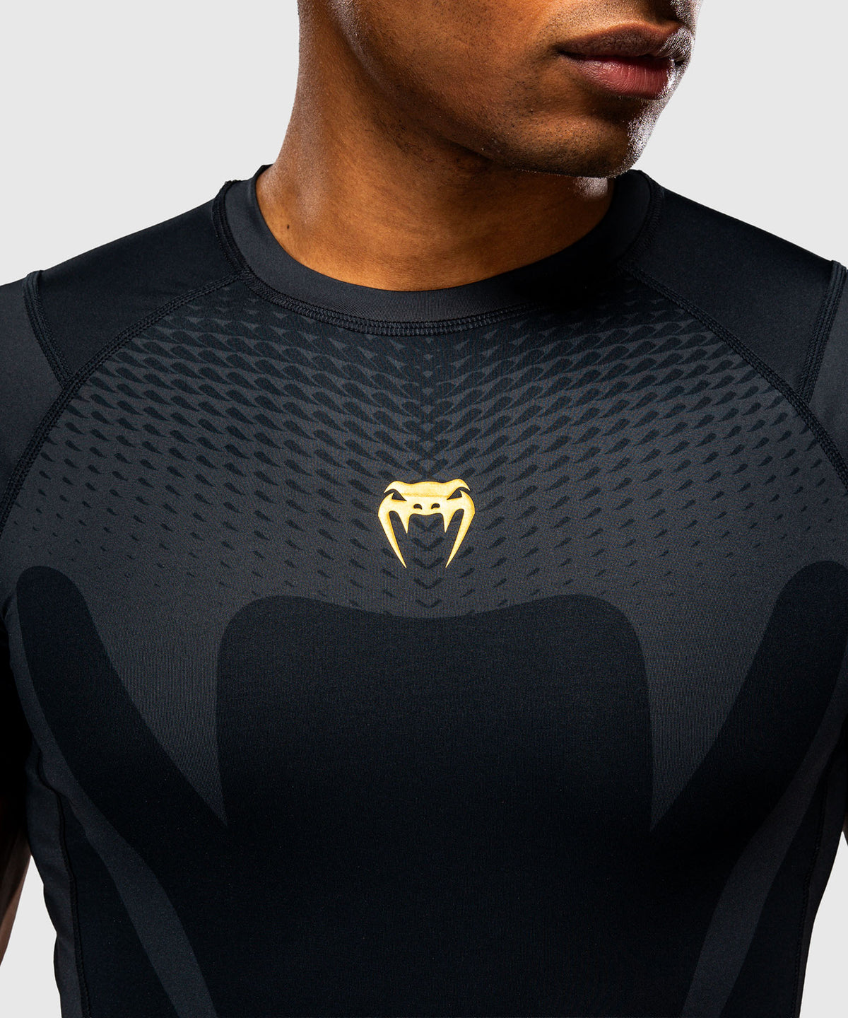 Venum Attack Rashguard de manga corta - Negro/Dorado