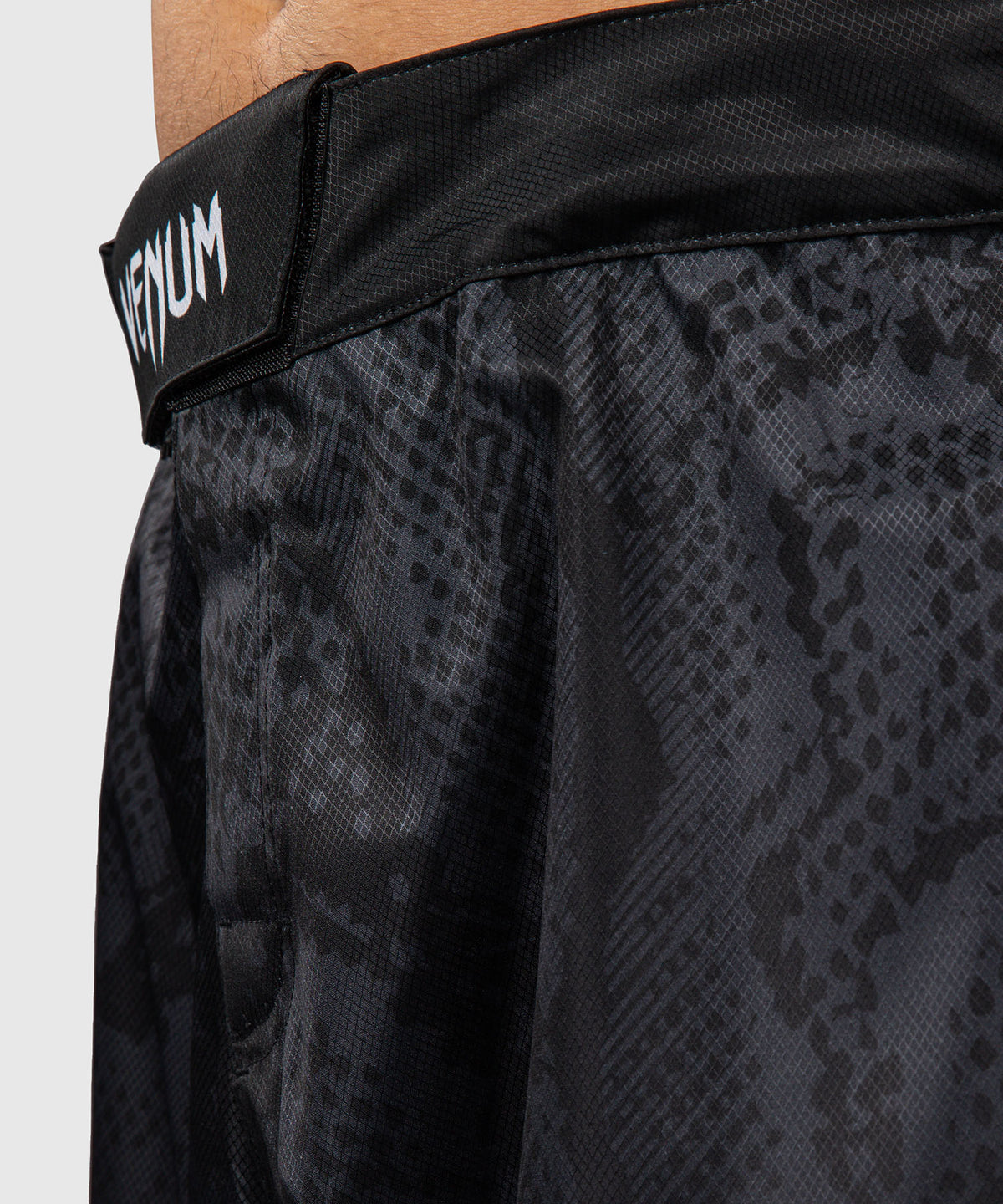 Venum Black Viper Fightshort – Schwarz
