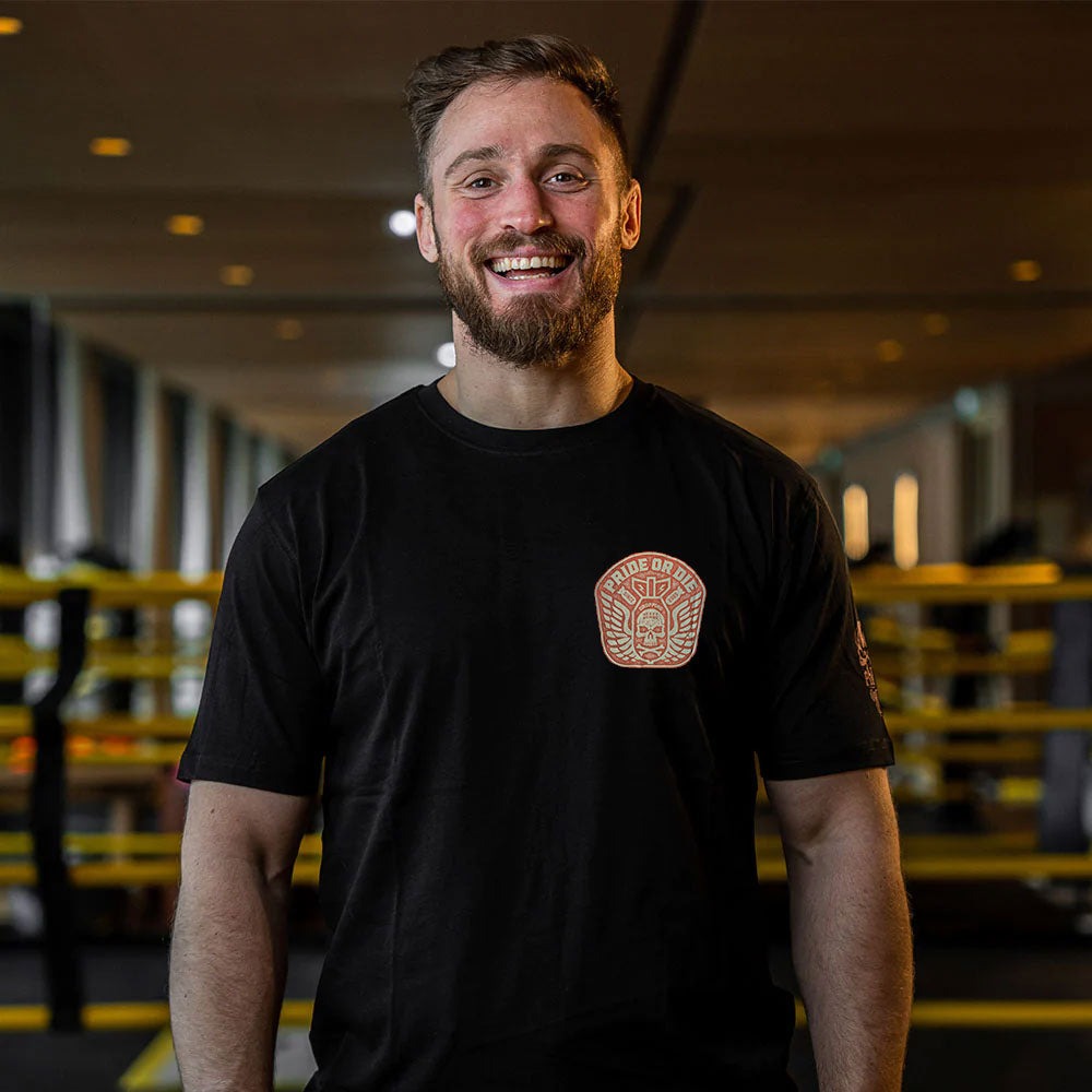 Pride Or Die Dropping Heavy Bombs Trainings-T-Shirt - Schwarz