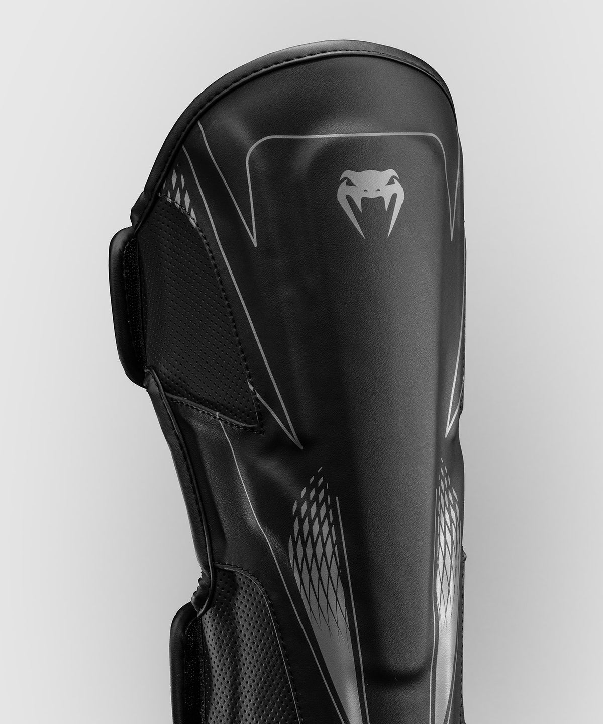 Venum Amazonia Reborn Espinilleras - Negro/Gris