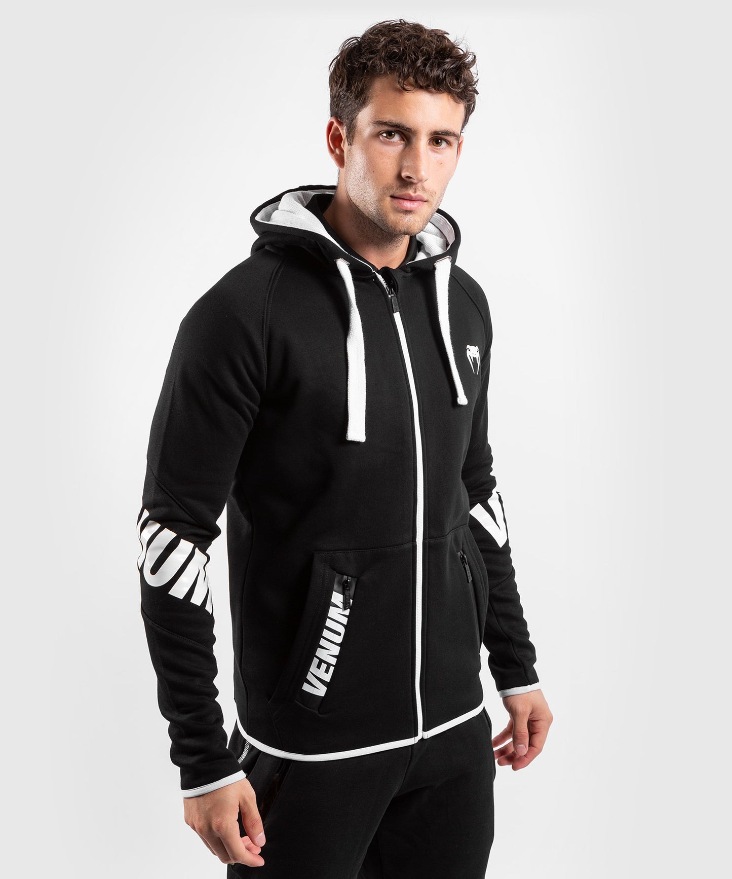 Sudadera Venum Contender 3.0 – Negro