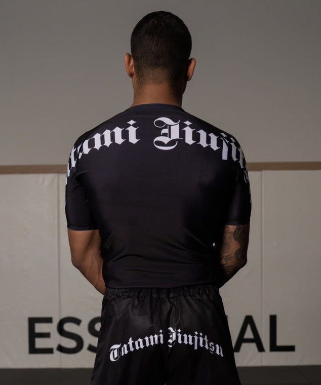 Tatami Fightwear Gothic T-Shirt da Compressione Maniche Corte – Nero