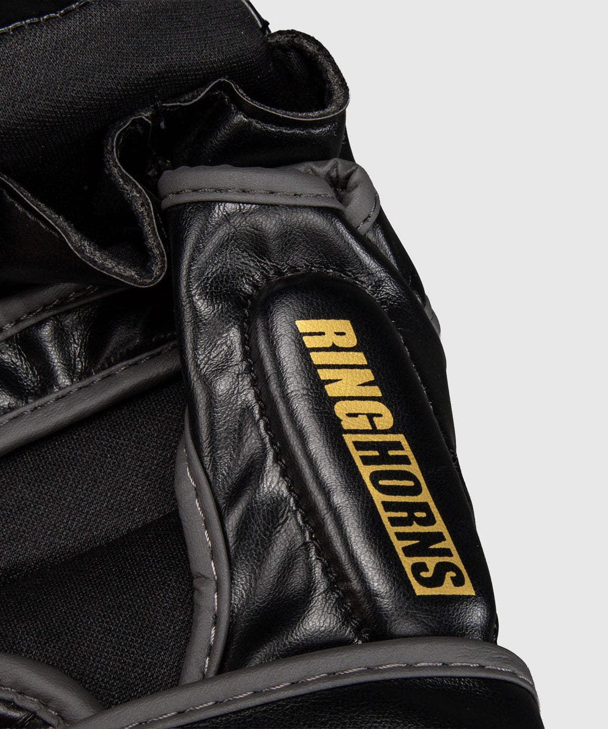 Ringhorns Charger by Venum Guanti da sparring MMA - Nero/Oro