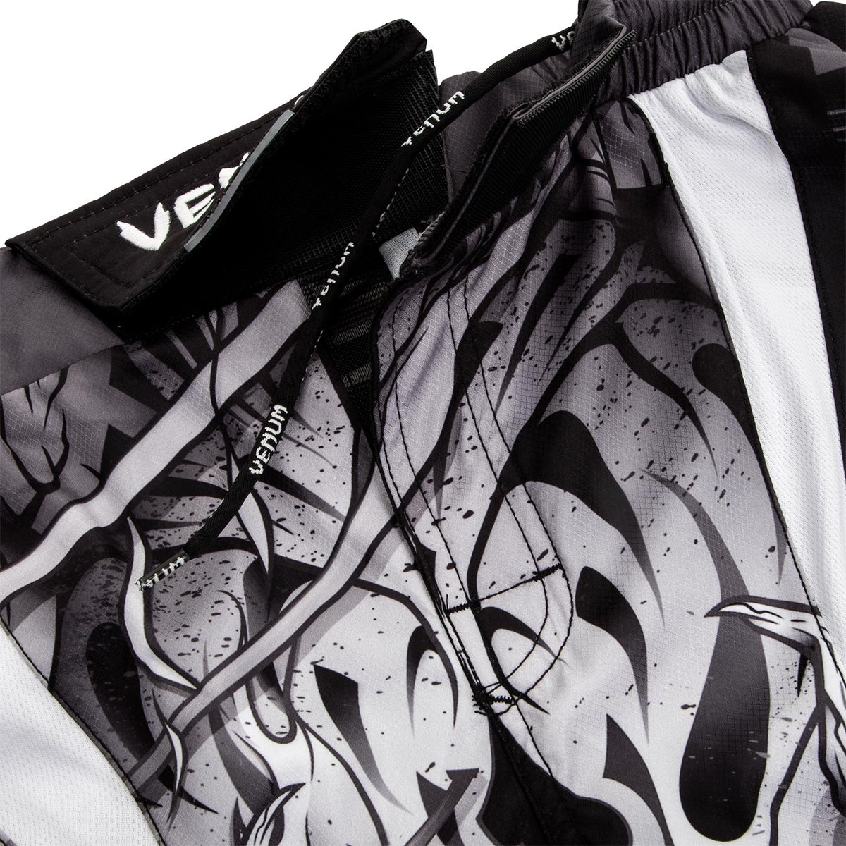 Venum Devil Kampfshorts - Weiß/Schwarz