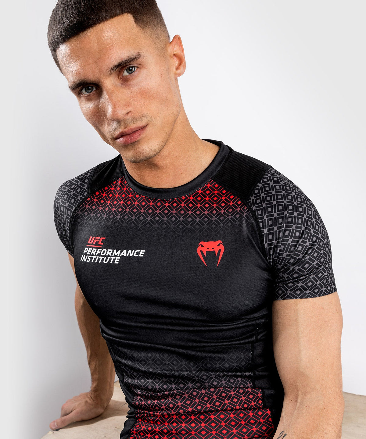 T-Shirt de Compression UFC Venum Performance Institute - Manches Courtes - Noir/Rouge