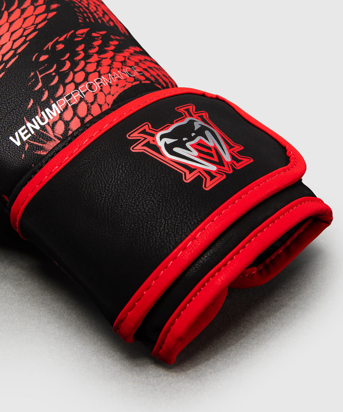 Venum Matupa Boxhandschuhe - Schwarz/Rot/Silber