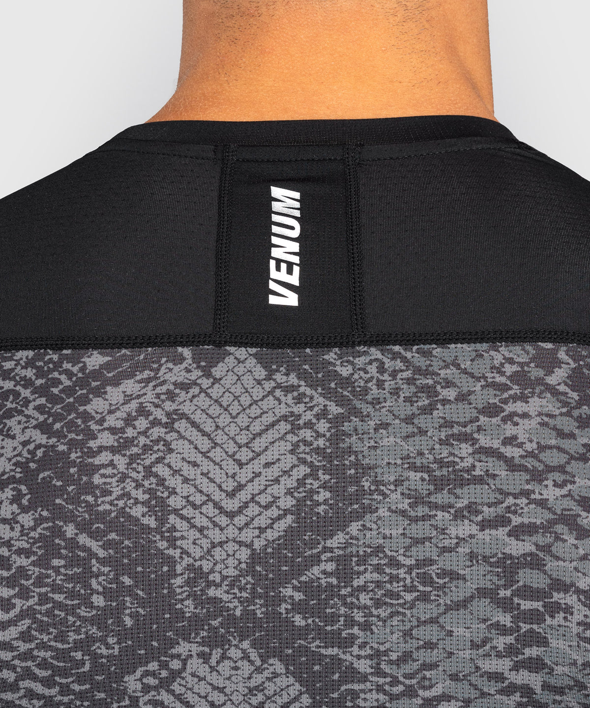 Venum G-Fit Scales Rashguard a Maniche Lunghe – Nero/Grigio Carbone