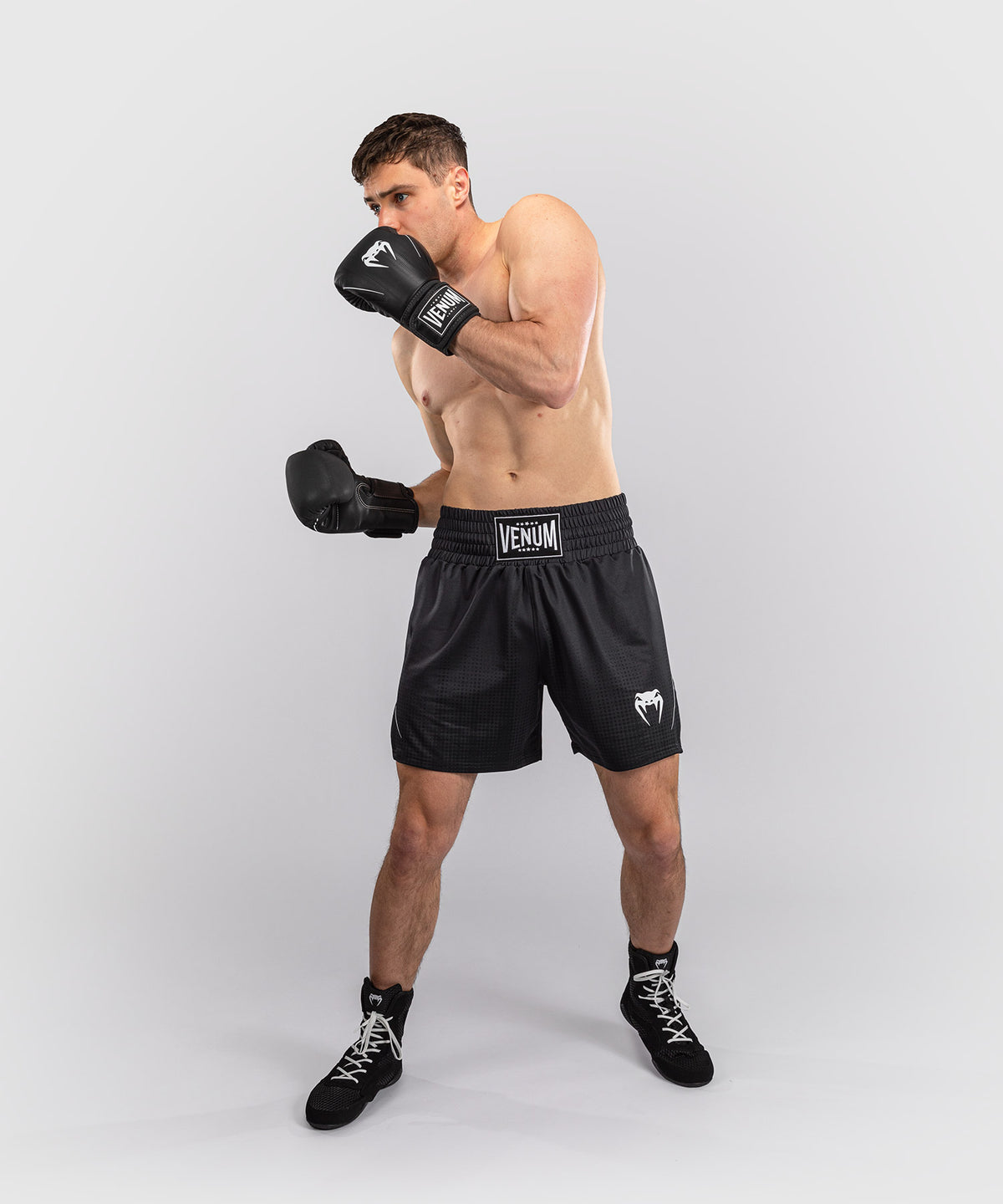 Short de Boxe Venum Stealth – Noir/Blanc