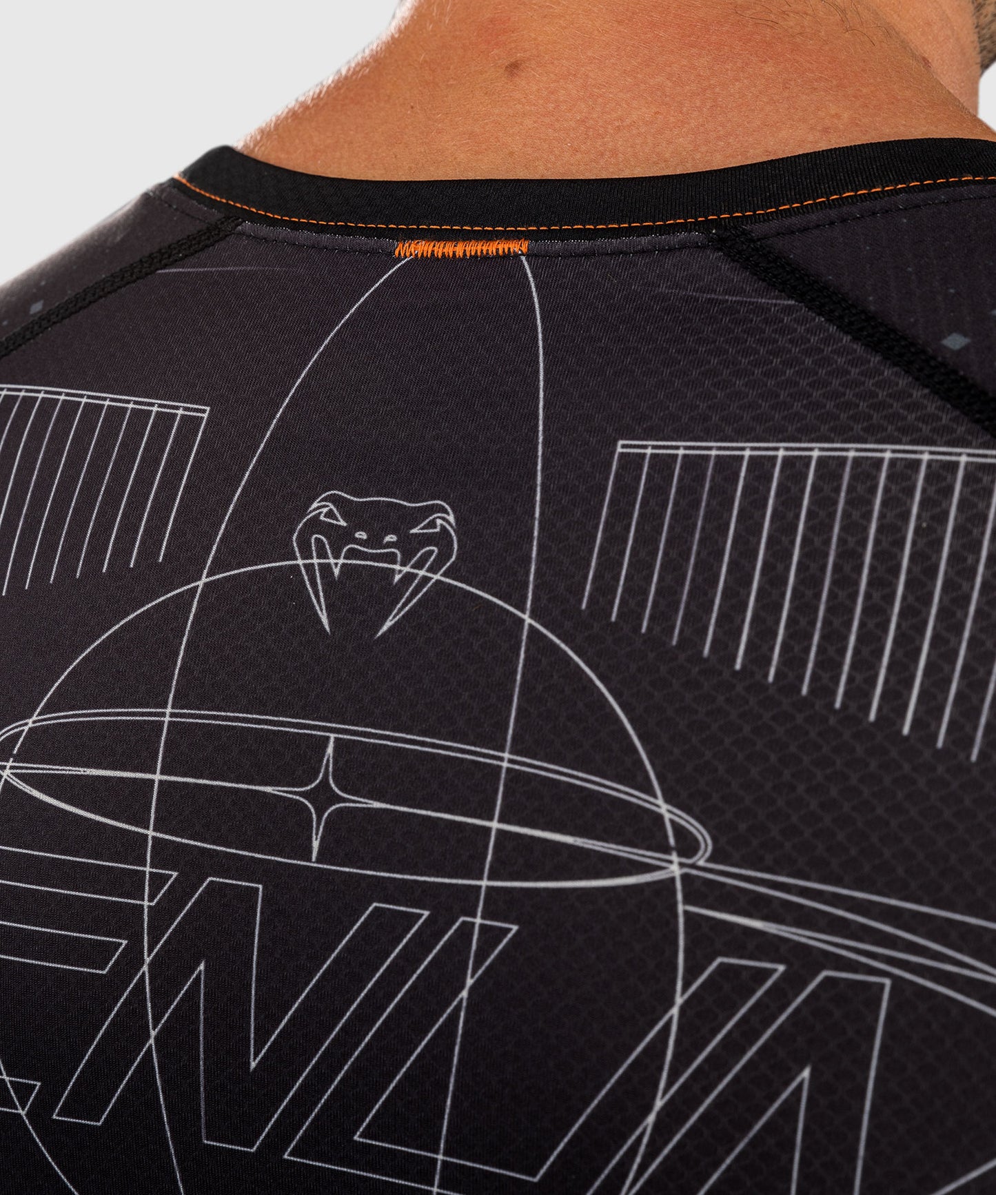 Venum Eclipse Langarm Rashguard – Schwarz/Ivory