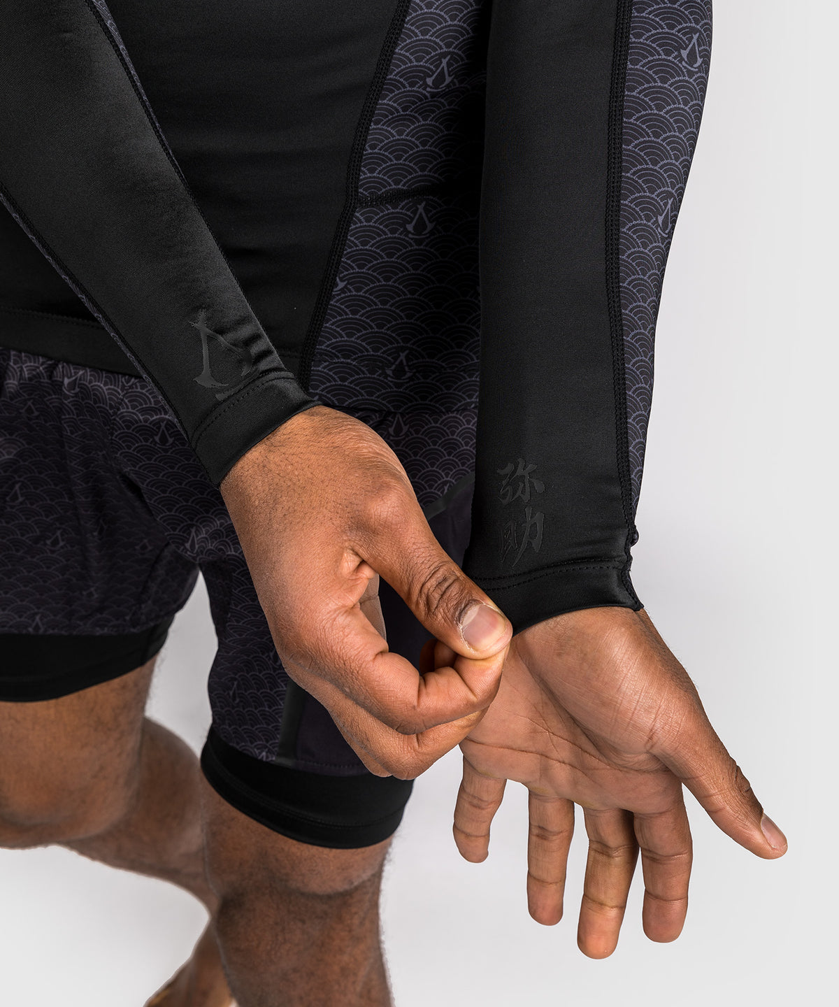Venum x Assassin’s Creed Shadows Men's Long Sleeve Rashguard - Schwarz