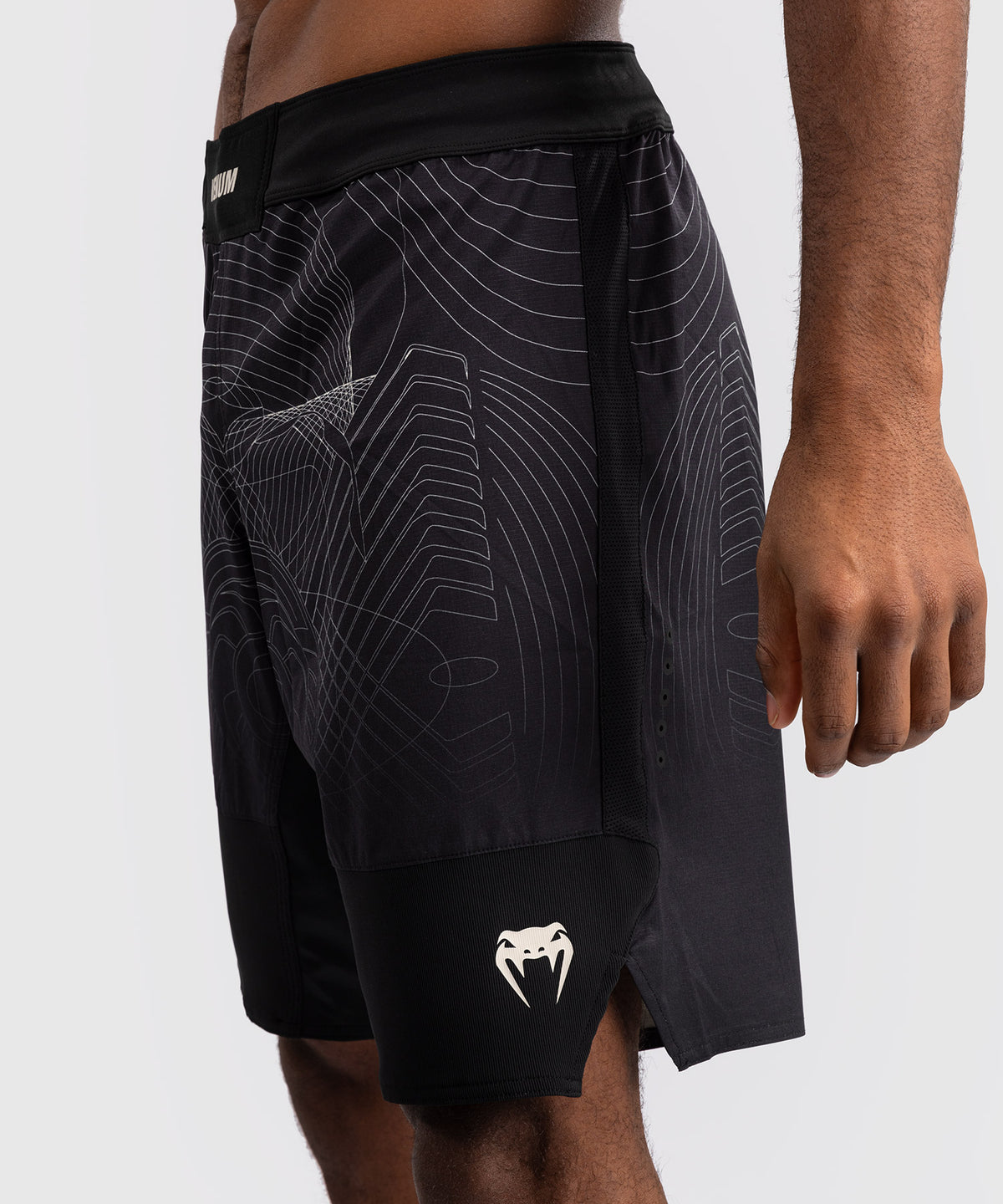 Short de Combat Venum G-Fit Air pour Hommes - Noir Intense/Sable Désert