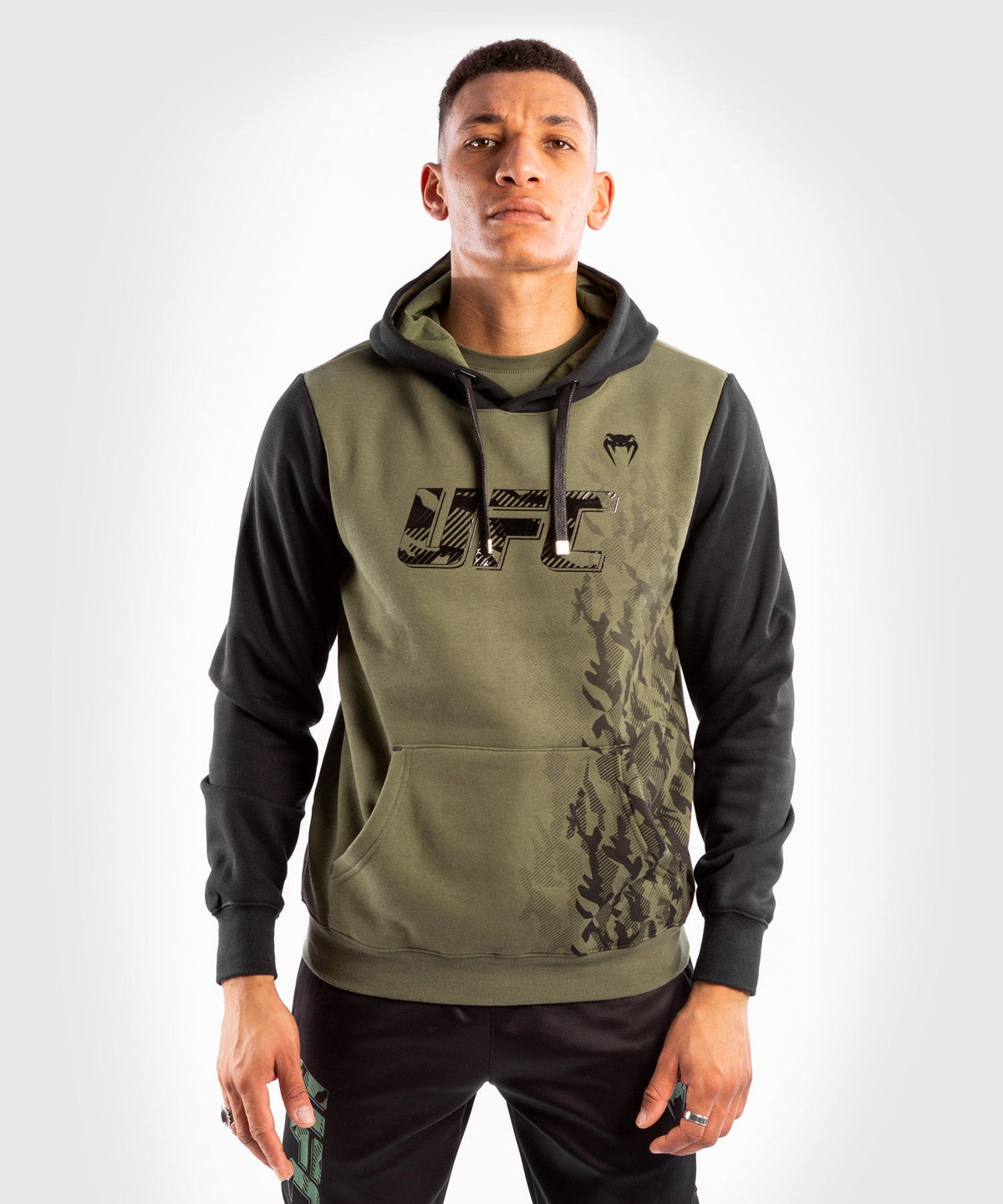 Venum Authentic Fight Week UFC Männer Kapuzenpullover - Khaki