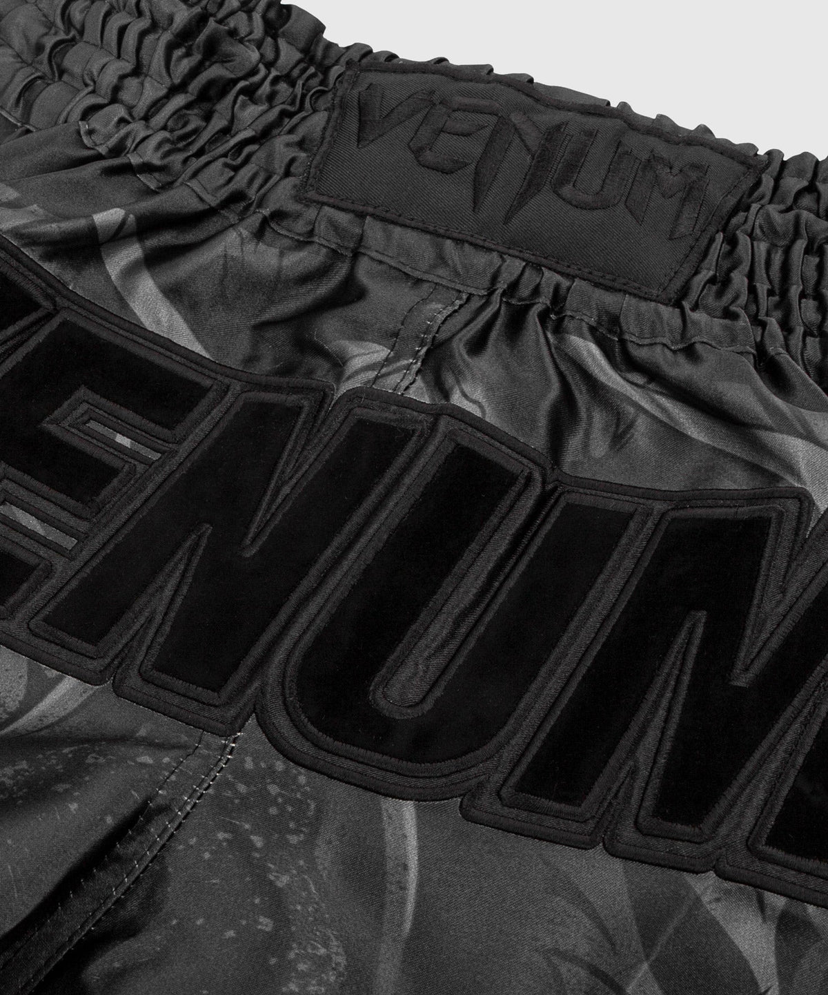 Venum Devil Muay Thai Shorts - Schwarz/Schwarz