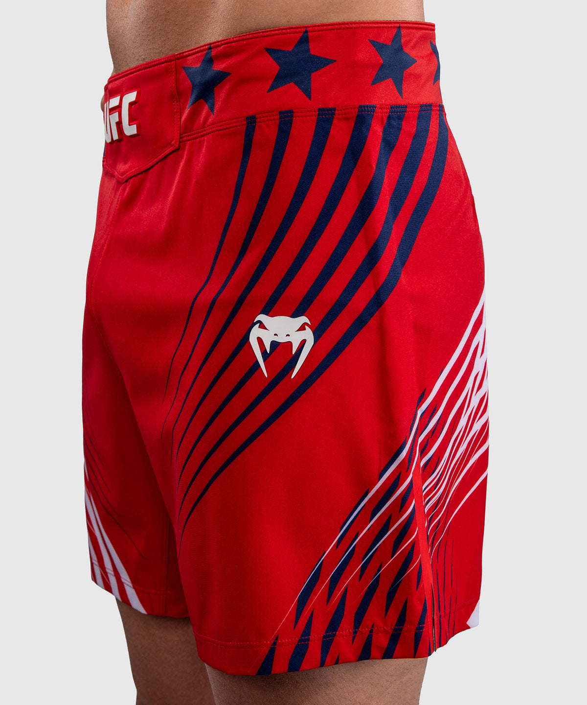 Official UFC Freedom 250 by Venum Authentic Fight Night Short de combat coupe courte pour homme - Rouge
