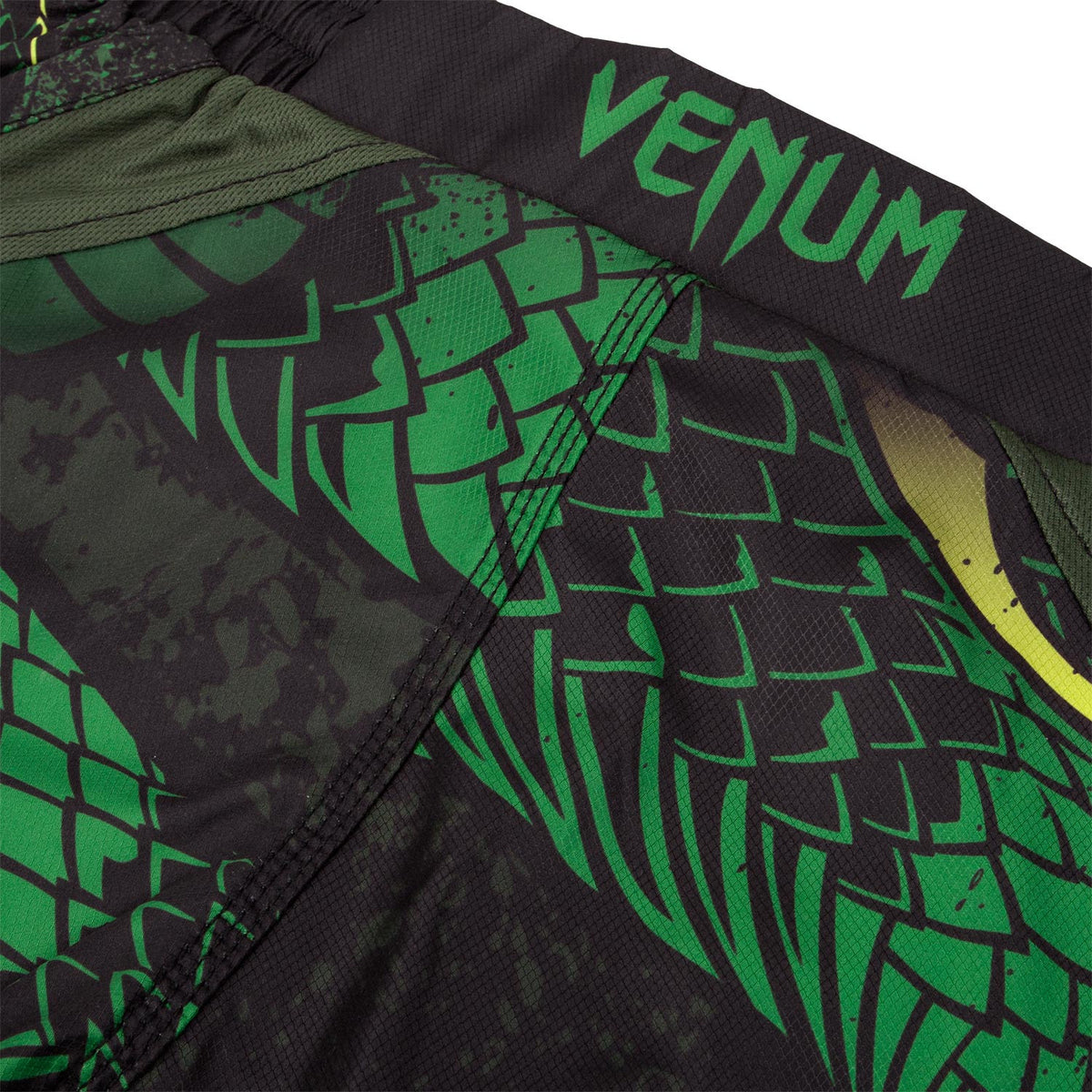 Fightshort court Venum Green Viper - Noir/Vert