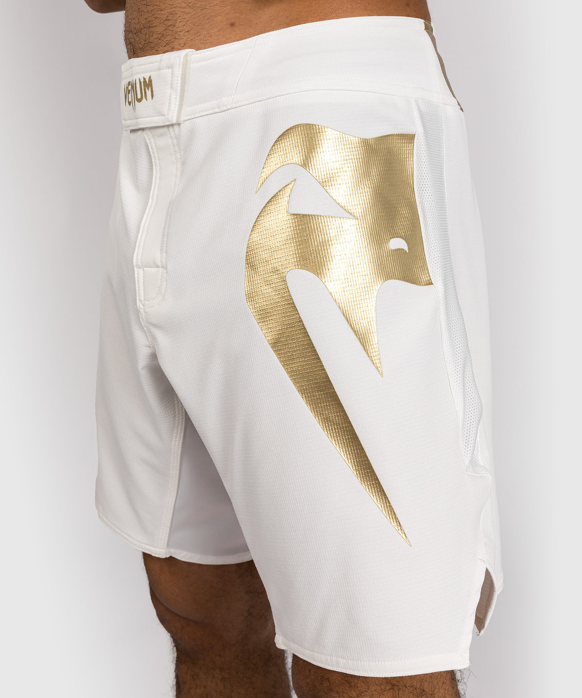 Shorts de combat Venum Light 5.0 - Blanc/Or