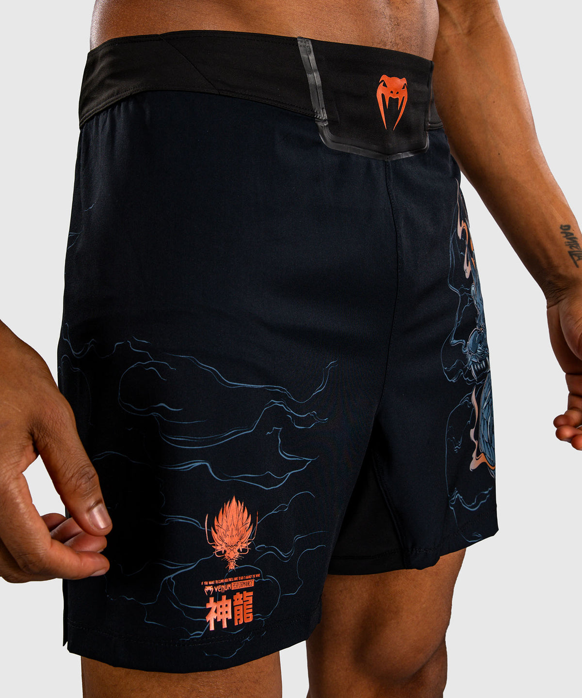 Venum Thunder Dragon Short de Combate – Negro/Gris/Cobre