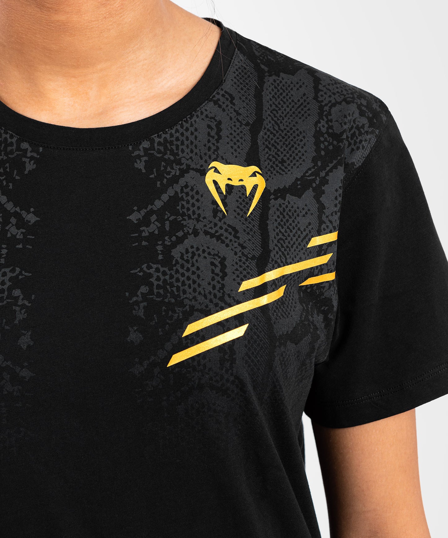 UFC Adrenaline by Venum Replica Kurzärmeliges Frauen-T-Shirt - Champion