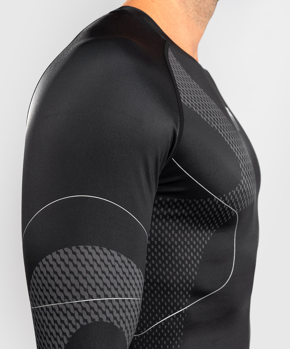 Venum Nexus Long Sleeve Rashguard - Black/Silver