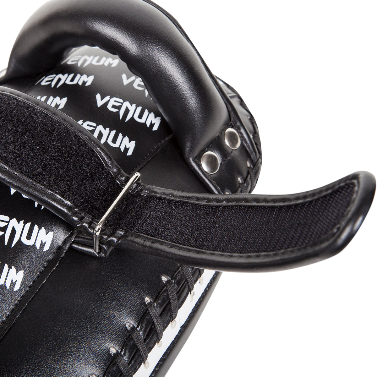 Paos de Kick Venum Light – Cuir Skintex – Noir/Blanc glacé (Paire)