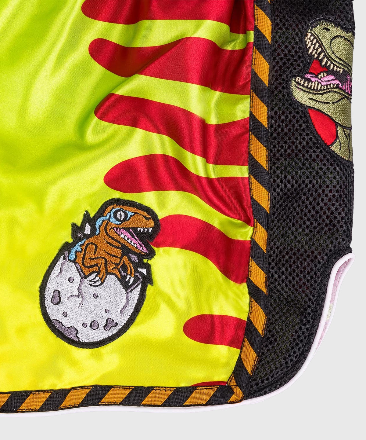 8 Weapons Jurassic Muay Thai Shorts - Grün/Rot