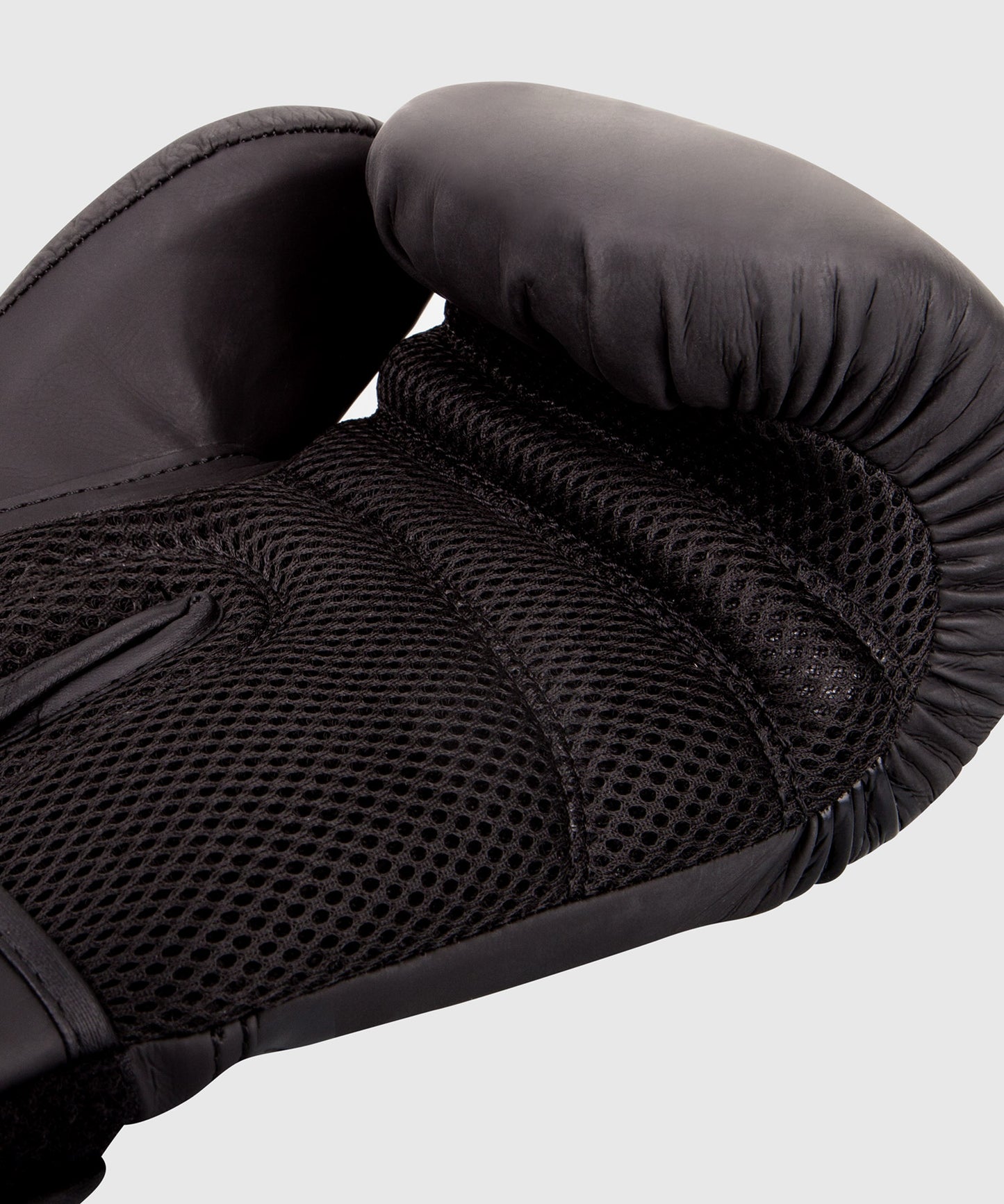Ringhorns Charger by Venum Boxing Gloves – Nero/Nero