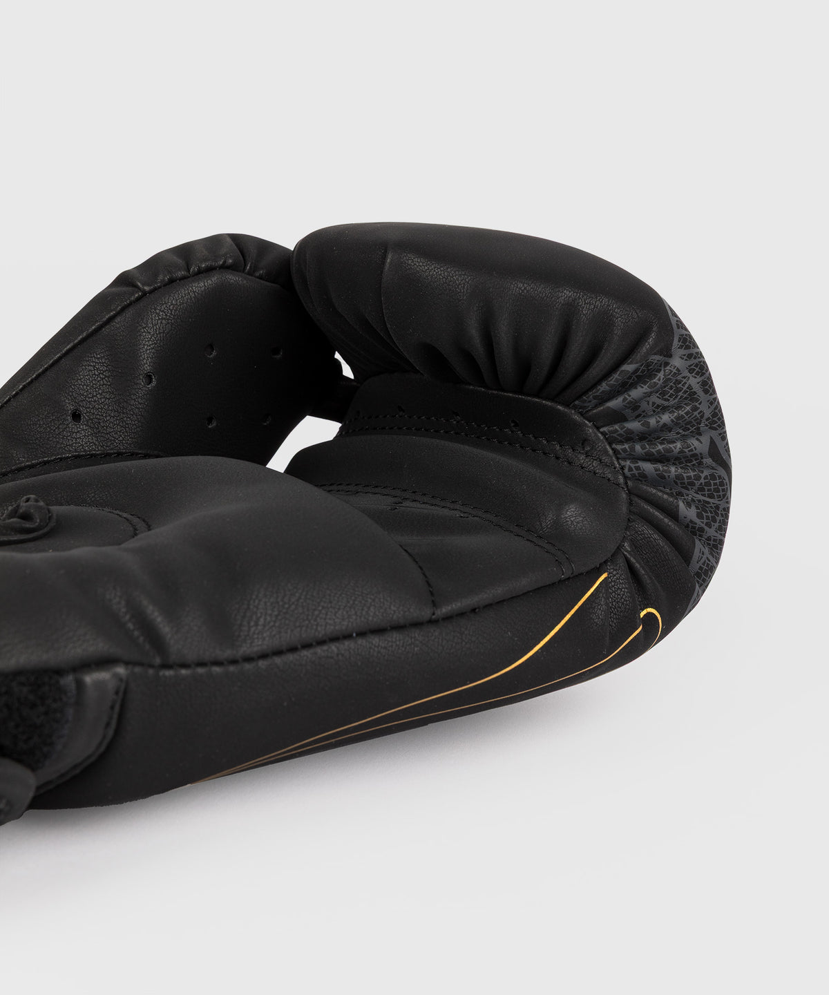 Venum Serpenti Boxhandschuhe – Schwarz/Silber/Gold