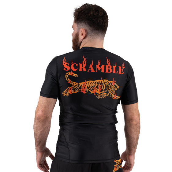 Scramble Burning Tiger Rashguard - Negro