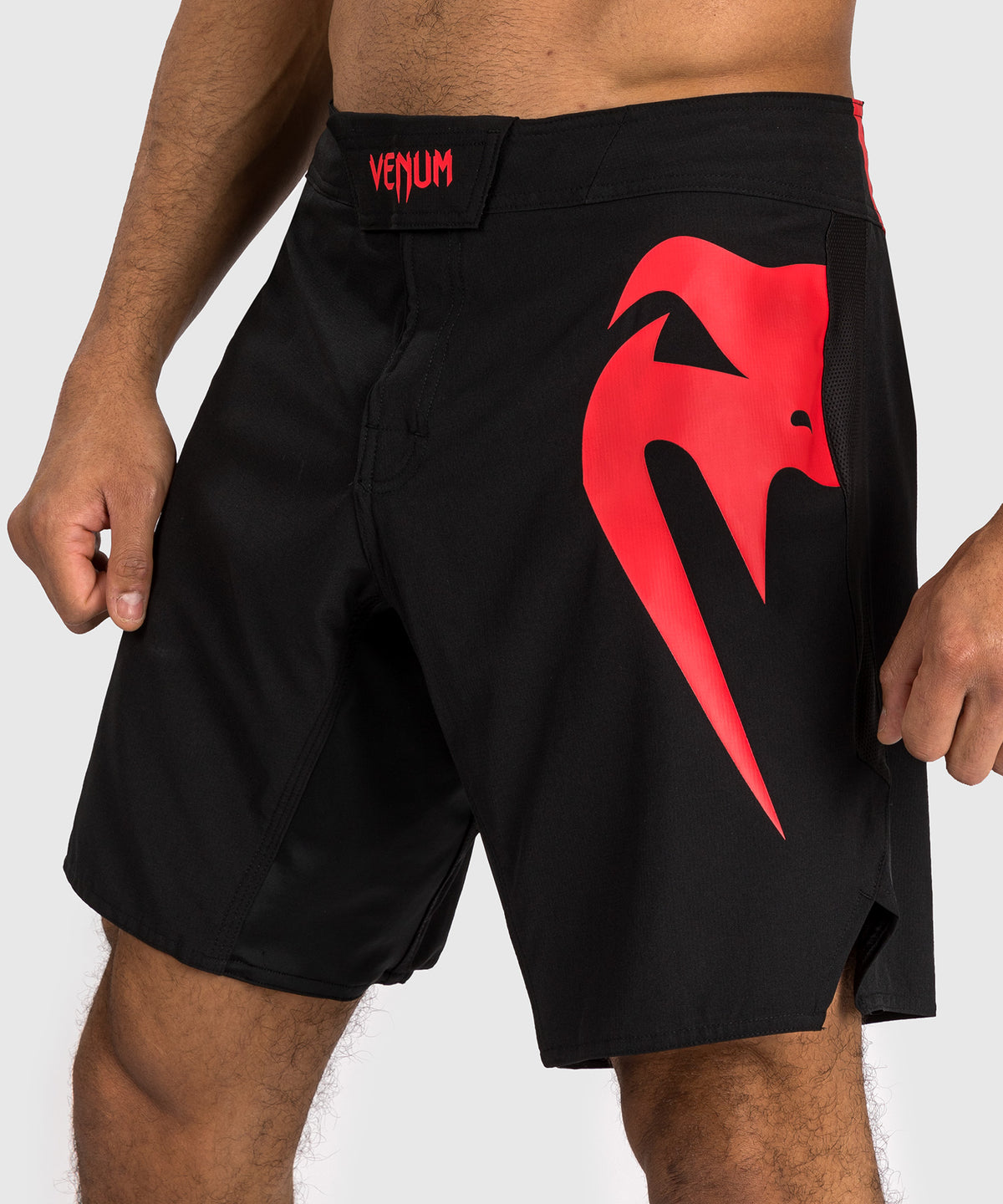 Venum Light 5.0 Pantaloncini da combattimento - Nero/Rosso