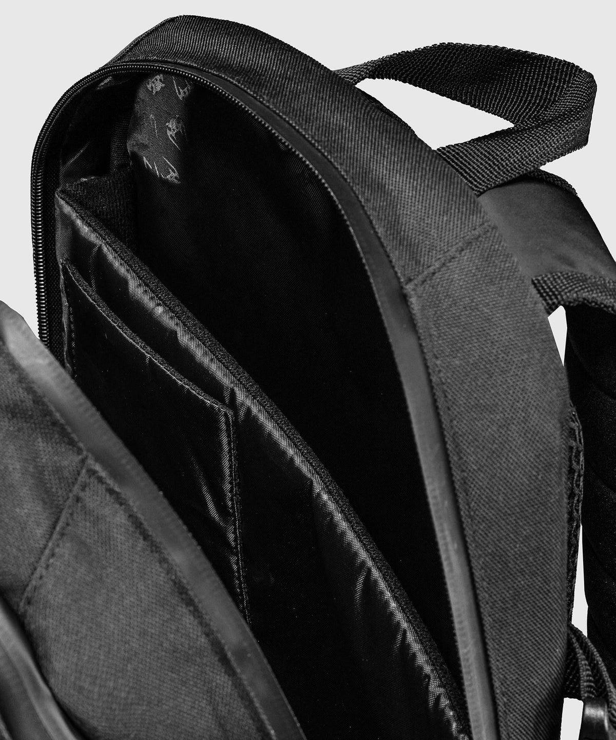 Venum Amazonia Reborn Rucksack (15-25 L) - Schwarz/Grau