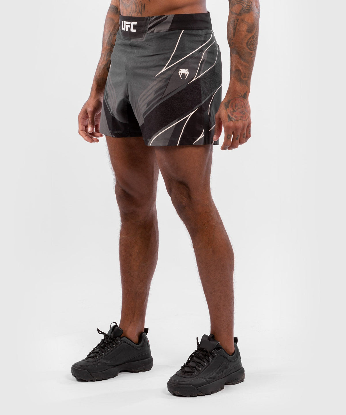 UFC Herren Fightshorts Venum Authentic Fight Night - Kurz geschnitten - Schwarz