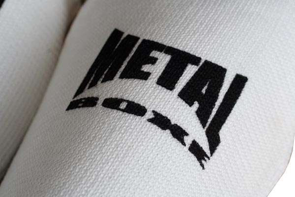 Metal Boxe Espinilleras de Algodón – Blanco
