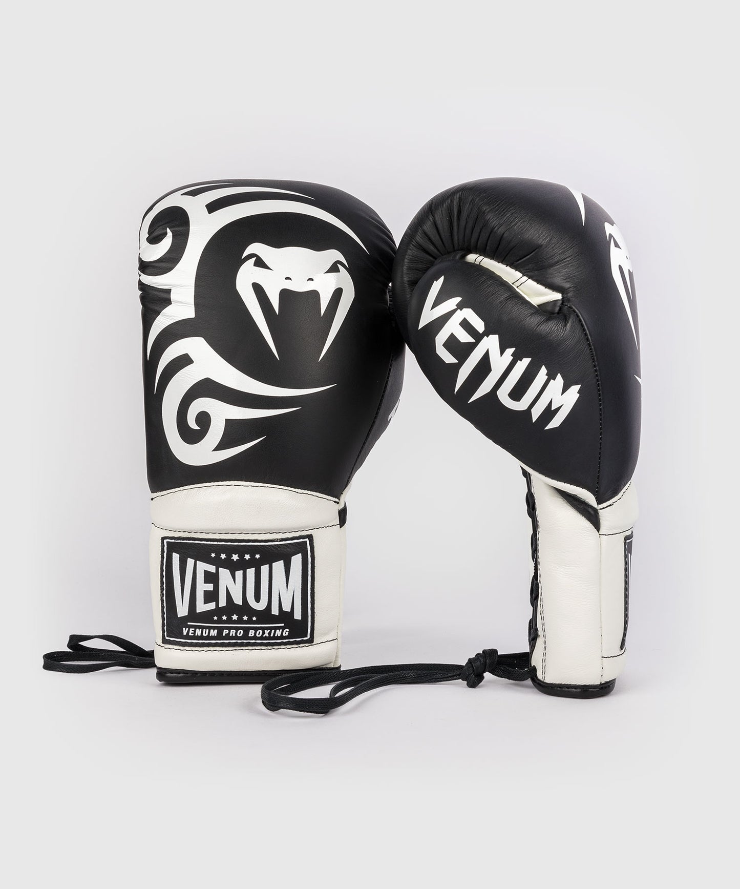 Venum Giant 2.0 Mike Tyson Pro Guanti da boxe con Lacci - Nero Profondo/Bianco Ottico