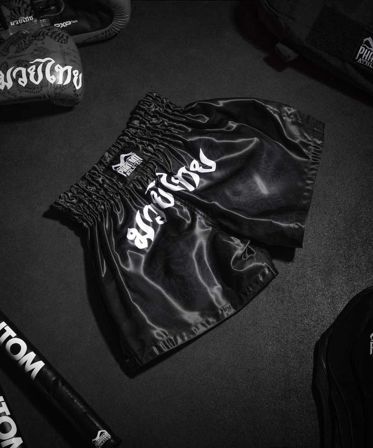 Phantom Athletics Sak Yant Pantalones de Muay Thai - Negro