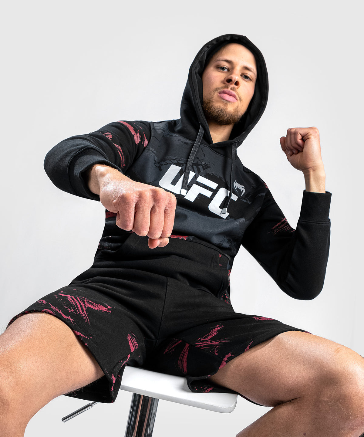 Felpa con cappuccio UFC Venum Authentic Fight Week 2.0 - nero/rosso