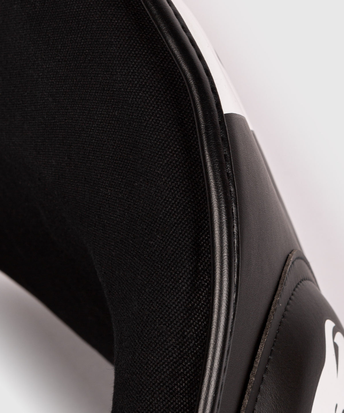 Venum Elite Protector de Abdomen – Negro/Blanco