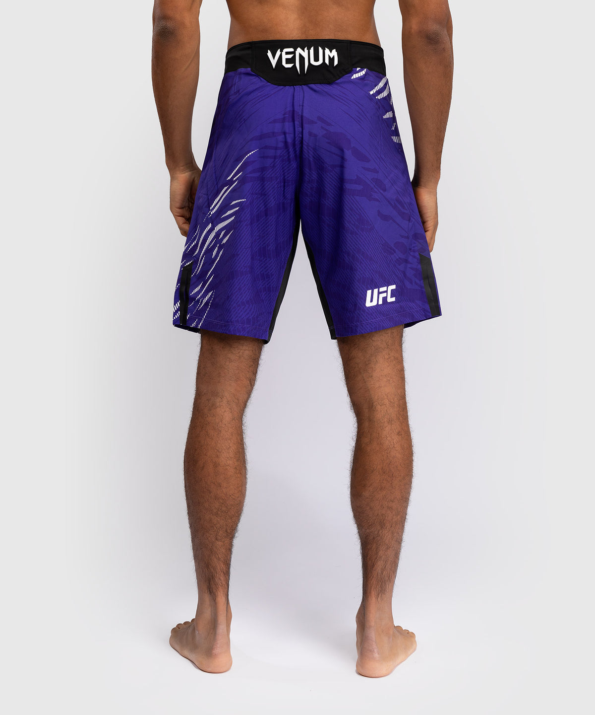 UFC Fusion by Venum Authentic Fight Night Herren Fight Short -Lange Passform - lila
